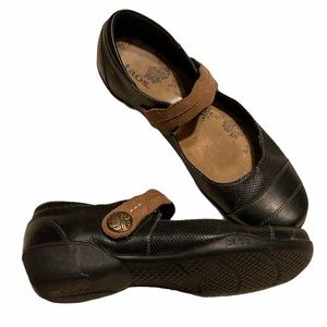 Taos Bravo Mary Jane Flat Black Size 9.5 Leather